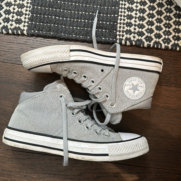Gray high top converse size 6 - Picture 2 of 3